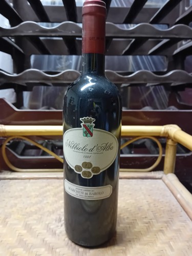 Bottiglia vino rosso - rosso, "nebbiolo